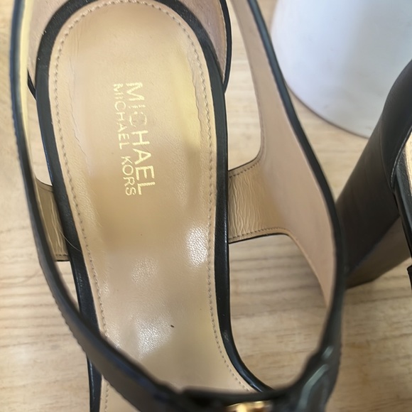 Michal Kors Wiman Heals 8 1/2 - Picture 2 of 7
